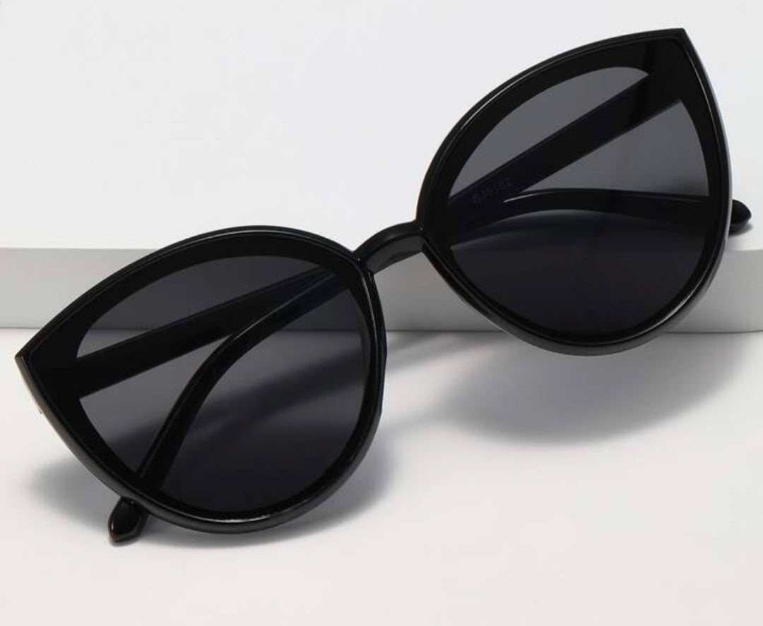Rounder cat eye adult sunglasses